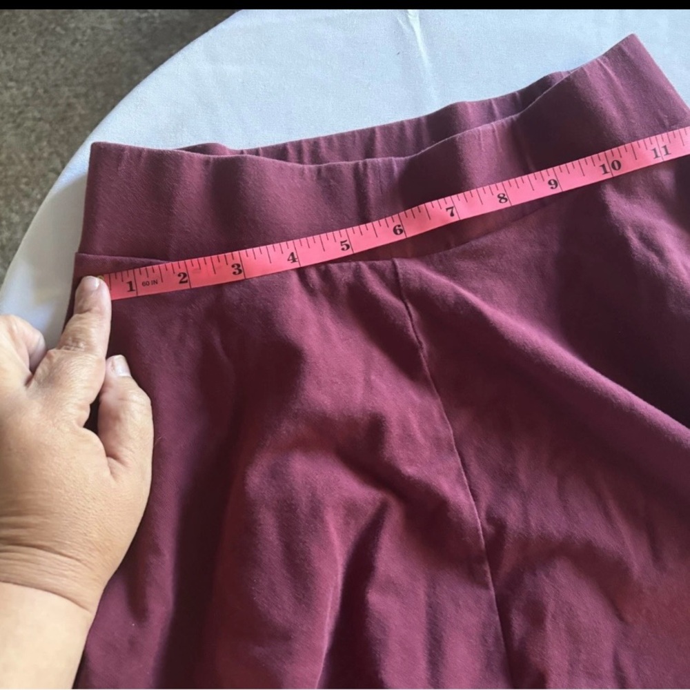 Divided XS Elegant Burgundy Women's Skirt - Picture 2 of 9